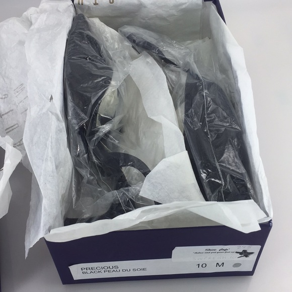 Stuart Weisman Pump - Picture 1 of 6